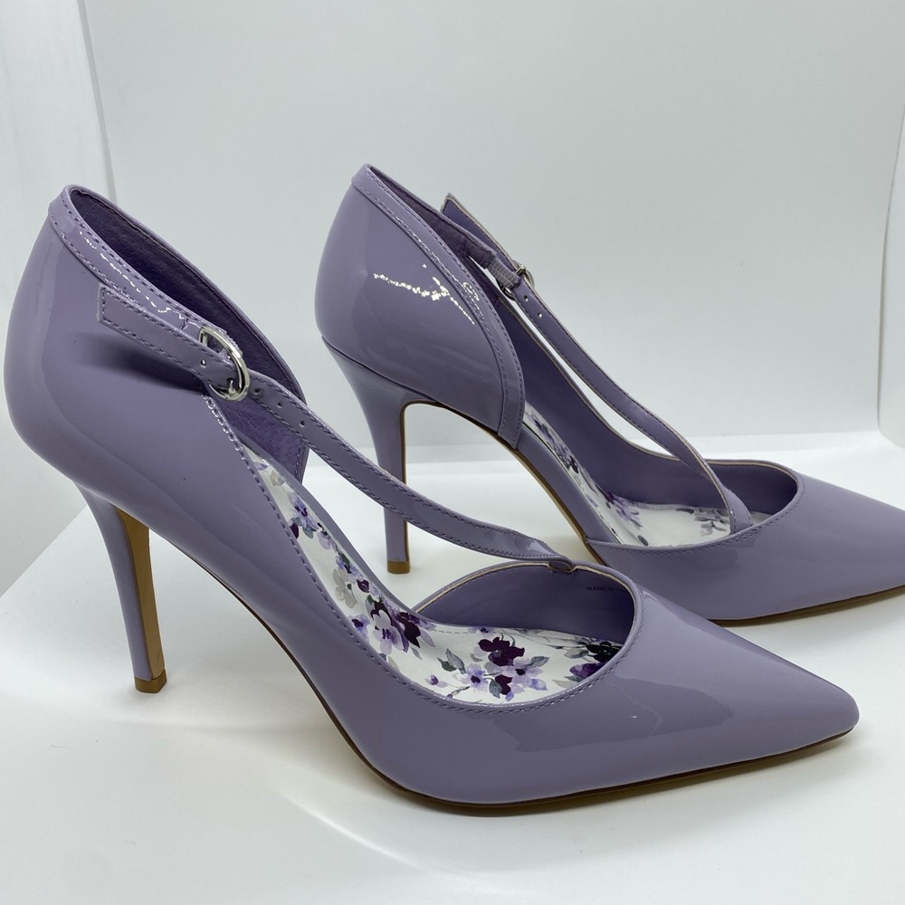WhiteHouseBlackMarket Lavender Patent Leather Pump